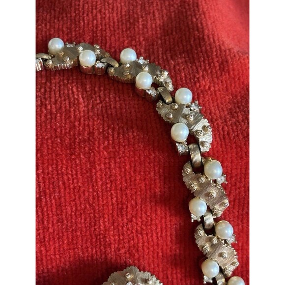 Crown Trifari Heavy Gold Plated, Cubic Zirc, Pearl Necklace & Matching Earrings - Picture 5 of 16